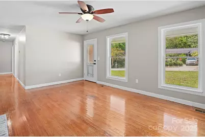 220 Love Lane, Waynesville, NC 28786 - Photo 4