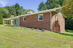 220 Love Ln, Waynesville, NC 28786 - Photo 2