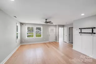 114 W Lee Ave, Bessemer City, NC 28016 - Photo 2