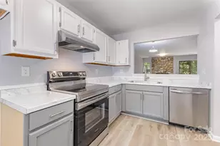 6319 Windsor Gate Ln, Charlotte, NC 28215 - Photo 10