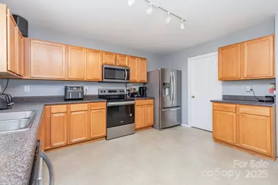 9439 Bayview Parkway, Charlotte, NC 28216 - Photo 16