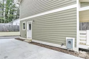 129 Aurora Dr, Asheville, NC 28805 - Photo 2