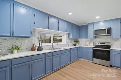 913 W Third Avenue, Gastonia, NC 28052 - Photo 6