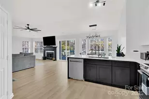 10513 Worsley Ln, Charlotte, NC 28269 - Photo 8