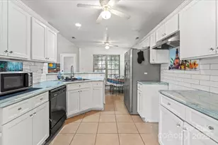 7337 Rosehall Dr, Charlotte, NC 28227 - Photo 8