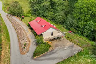 300 Dogwood Ln, Burnsville, NC 28714 - Photo 2