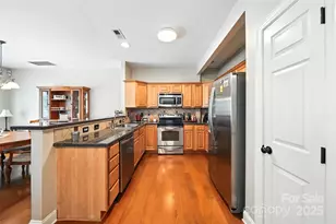 1995 Talbot Ln, Hickory, NC 28602 - Photo 10