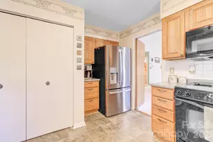 75 S Black Oak Dr, Asheville, NC 28804 - Photo 6