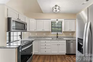 1635 20th Ave Ct NE, Hickory, NC 28601 - Photo 4