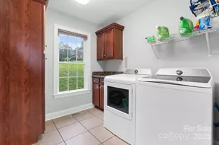 1158 Waterford Dr, Hickory, NC 28602 - Photo 10