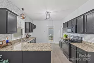 11247 Blue Cedar Ln, Charlotte, NC 28277 - Photo 10