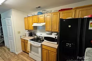 2564 Carya Pond Ln, Charlotte, NC 28212 - Photo 2