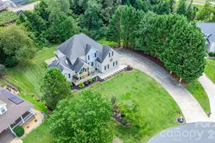 1801 Twin Ponds Dr, Hickory, NC 28602 - Photo 2