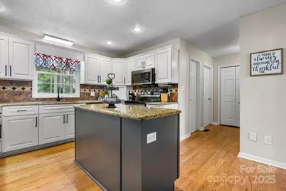 1801 Twin Ponds Drive, Hickory, NC 28602 - Photo 10