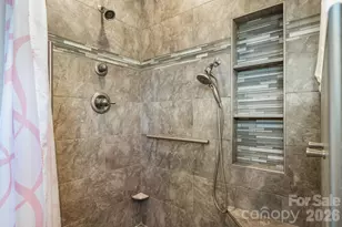 1801 Twin Ponds Dr, Hickory, NC 28602 - Photo 16