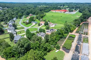 1801 Twin Ponds Dr, Hickory, NC 28602 - Photo 36