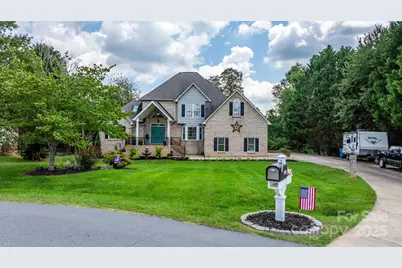 1801 Twin Ponds Drive, Hickory, NC 28602 - Photo 2