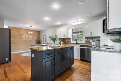 1801 Twin Ponds Drive, Hickory, NC 28602 - Photo 10