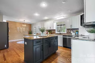 1801 Twin Ponds Dr, Hickory, NC 28602 - Photo 10