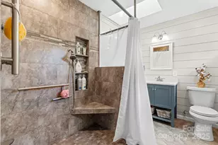 1801 Twin Ponds Dr, Hickory, NC 28602 - Photo 24