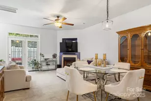 8211 Carob Tree Ln, Charlotte, NC 28215 - Photo 4