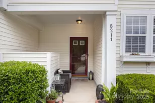 8211 Carob Tree Ln, Charlotte, NC 28215 - Photo 2