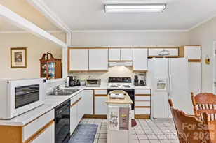 702 Cinnamon Way, Flat Rock, NC 28731 - Photo 12