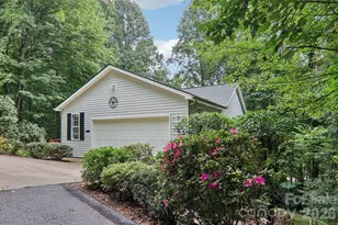 702 Cinnamon Way, Flat Rock, NC 28731 - Photo 2