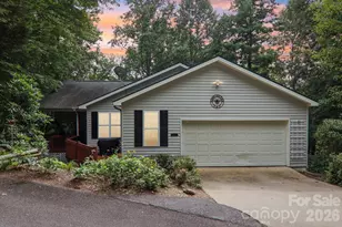 702 Cinnamon Way, Flat Rock, NC 28731 - Photo 2