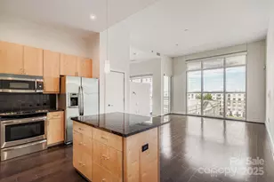 333 W Trade St, Charlotte, NC 28202 - Photo 4