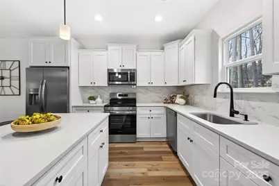 9717 Forest Drive, Charlotte, NC 28216 - Photo 12