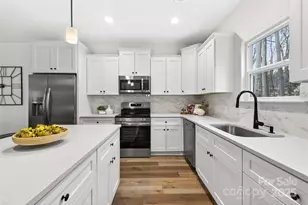 9717 Forest Dr, Charlotte, NC 28216 - Photo 12