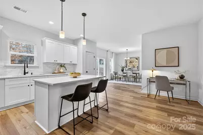 9717 Forest Drive, Charlotte, NC 28216 - Photo 10