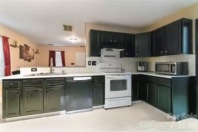 5541 Peachwood Drive, Charlotte, NC 28216 - Photo 10