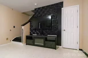 5541 Peachwood Dr, Charlotte, NC 28216 - Photo 6