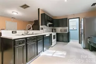 5541 Peachwood Dr, Charlotte, NC 28216 - Photo 8