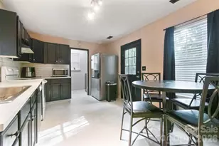 5541 Peachwood Dr, Charlotte, NC 28216 - Photo 6