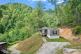 710 Greasy Creek Rd, Bakersville, NC 28705 - Photo 20