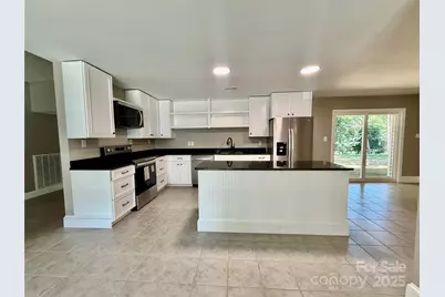 137 Forest Hills Drive, Gaffney, SC 29340 - Photo 4