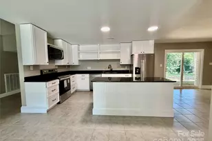 137 Forest Hills Dr, Gaffney, SC 29340 - Photo 4