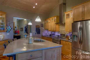 1024 Arrowhead Ridge Rd, Spruce Pine, NC 28777 - Photo 22