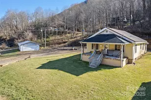 3009 Dellwood Rd, Waynesville, NC 28786 - Photo 1