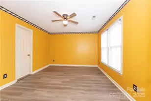 911 Shelby Dr, Greensboro, NC 27409 - Photo 24