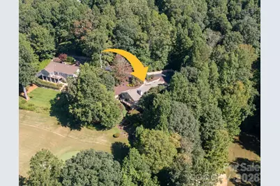 2240 E Cumming Woods Lane, Hendersonville, NC 28739 - Photo 2