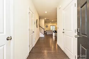 348 Abington St, Matthews, NC 28104 - Photo 2