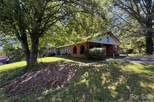 3957 Hollywood Ridge Rd, Lenoir, NC 28645 - Photo 2