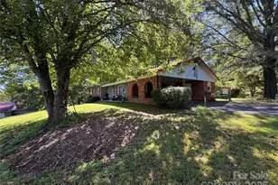 3957 Hollywood Ridge Rd, Lenoir, NC 28645 - Photo 2