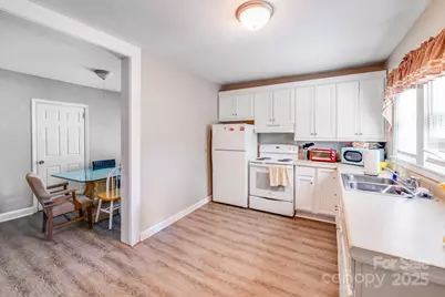 301 S Mountain Street, Cherryville, NC 28021 - Photo 10