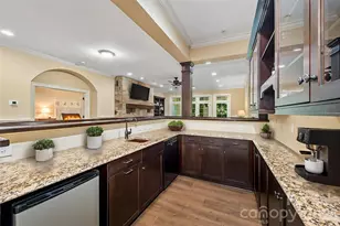 946 Laurel Creek Ln, Charlotte, NC 28211 - Photo 34