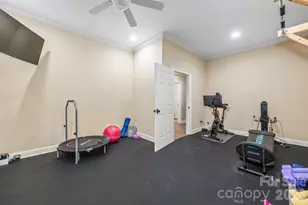 946 Laurel Creek Ln, Charlotte, NC 28211 - Photo 32